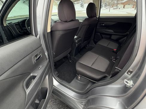 Used 2018 Mitsubishi Outlander ES image 5
