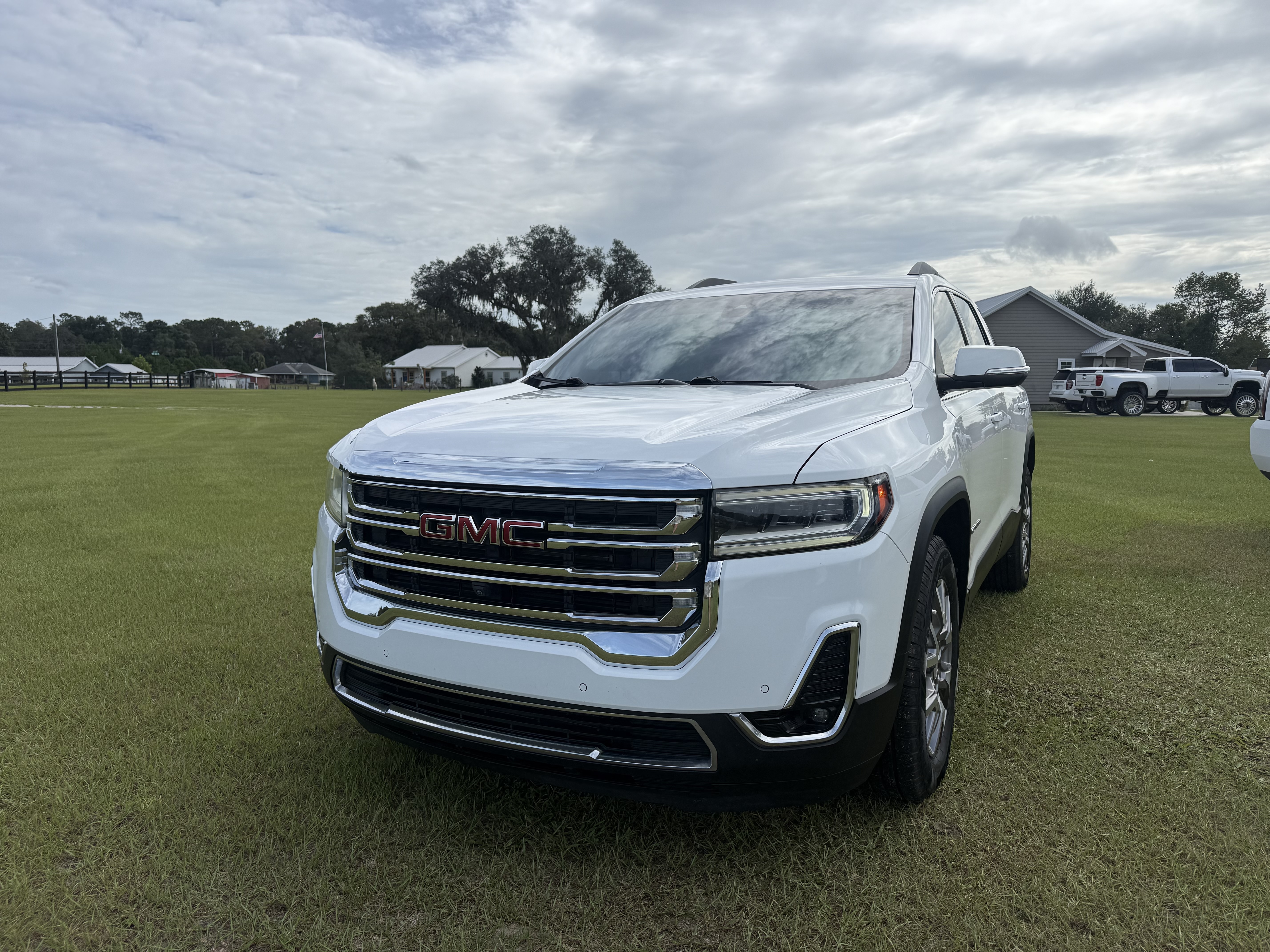 Used 2021 GMC Acadia SLT w/ Technology Package FWD image 5