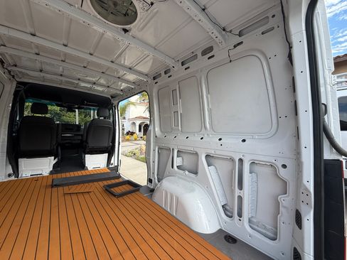 Used 2019 Mercedes-Benz Sprinter 2500 image 13