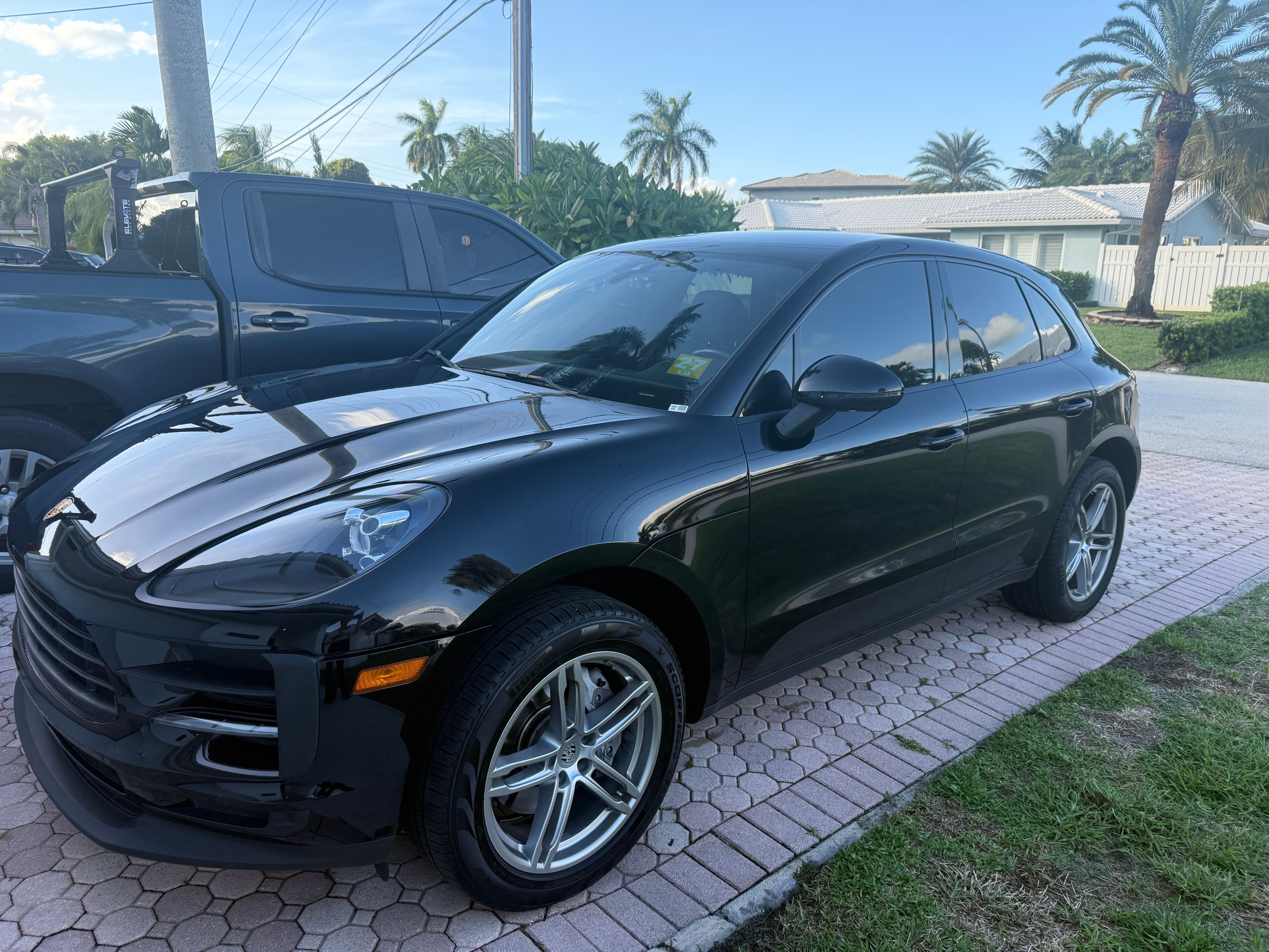 Used 2021 Porsche Macan AWD/4WD image 1
