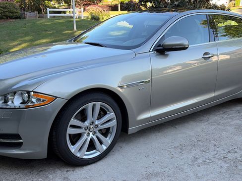 Used 2011 Jaguar XJ L RWD image 1