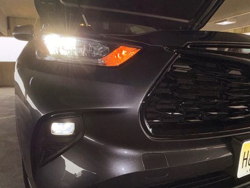 Used 2020 Toyota Highlander LE AWD/4WD image 22