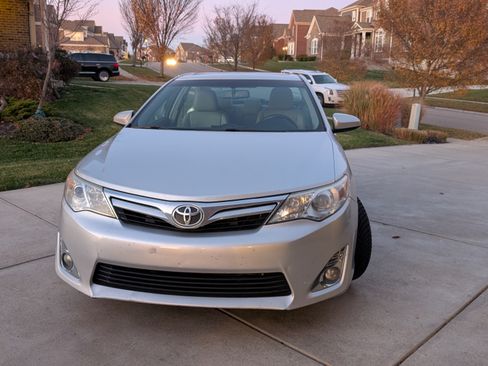 Used 2013 Toyota Camry XLE image 2