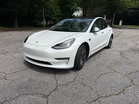 Used 2021 Tesla Model 3 Standard Range Plus RWD image 1