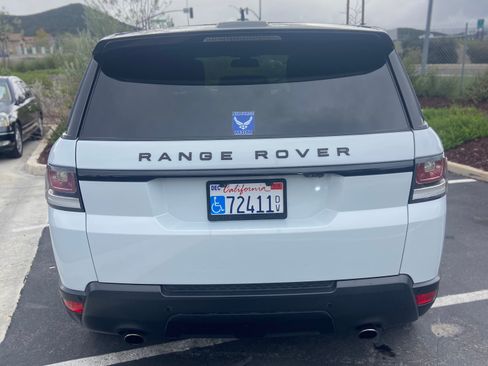 Used 2016 Land Rover Range Rover Sport SE image 9