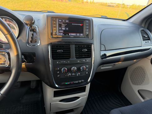 Used 2014 Dodge Grand Caravan SE FWD image 6