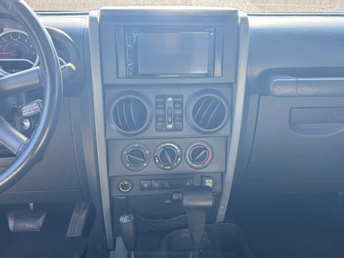 Used 2009 Jeep Wrangler Unlimited Rubicon w/ Dual Top Group AWD/4WD image 16