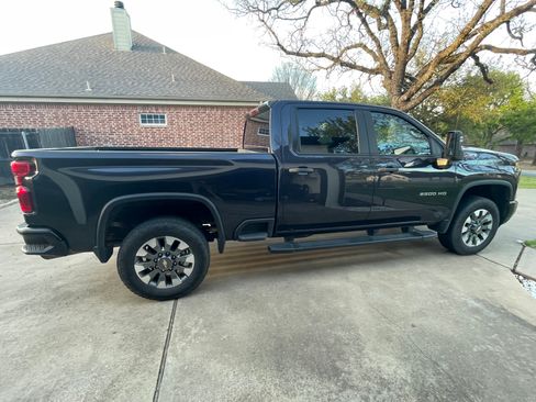 Used 2024 Chevrolet Silverado 2500 Custom w/ Custom Convenience Package image 5