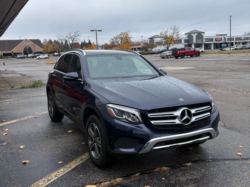 Used 2019 Mercedes-Benz GLC 300 4MATIC image 5