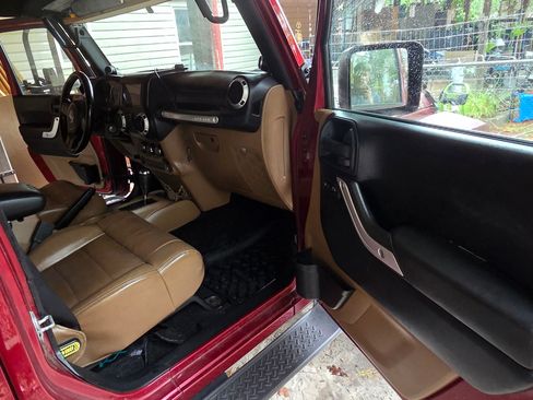 Used 2011 Jeep Wrangler Unlimited Sahara w/ Dual Top Group image 15