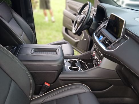 Used 2021 GMC Yukon SLT w/ Rear Media and Nav Package image 4