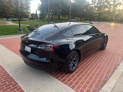 Used 2023 Tesla Model 3 Standard Range image 2