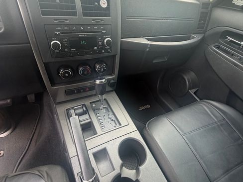 Used 2011 Jeep Liberty Sport AWD/4WD image 22