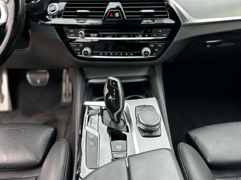 Used 2019 BMW 530e w/ M Sport Package RWD image 21