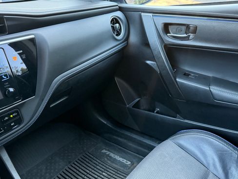 Used 2017 Toyota Corolla SE w/ SE Premium Package FWD image 13