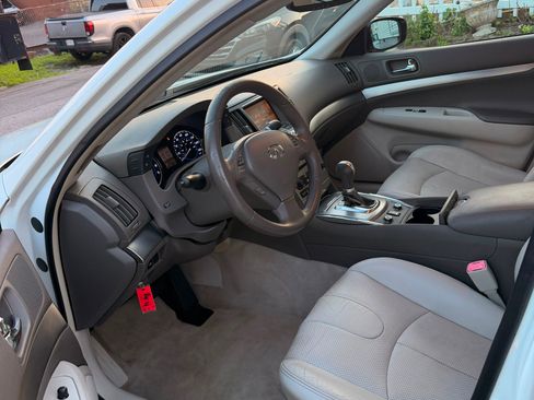 Used 2011 INFINITI G25 x w/ Moonroof Pkg AWD/4WD image 12
