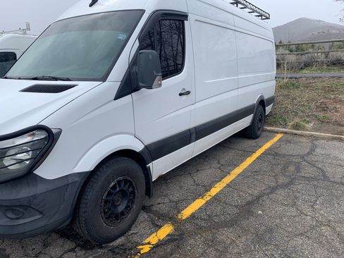 Used 2018 Mercedes-Benz Sprinter 2500 image 2