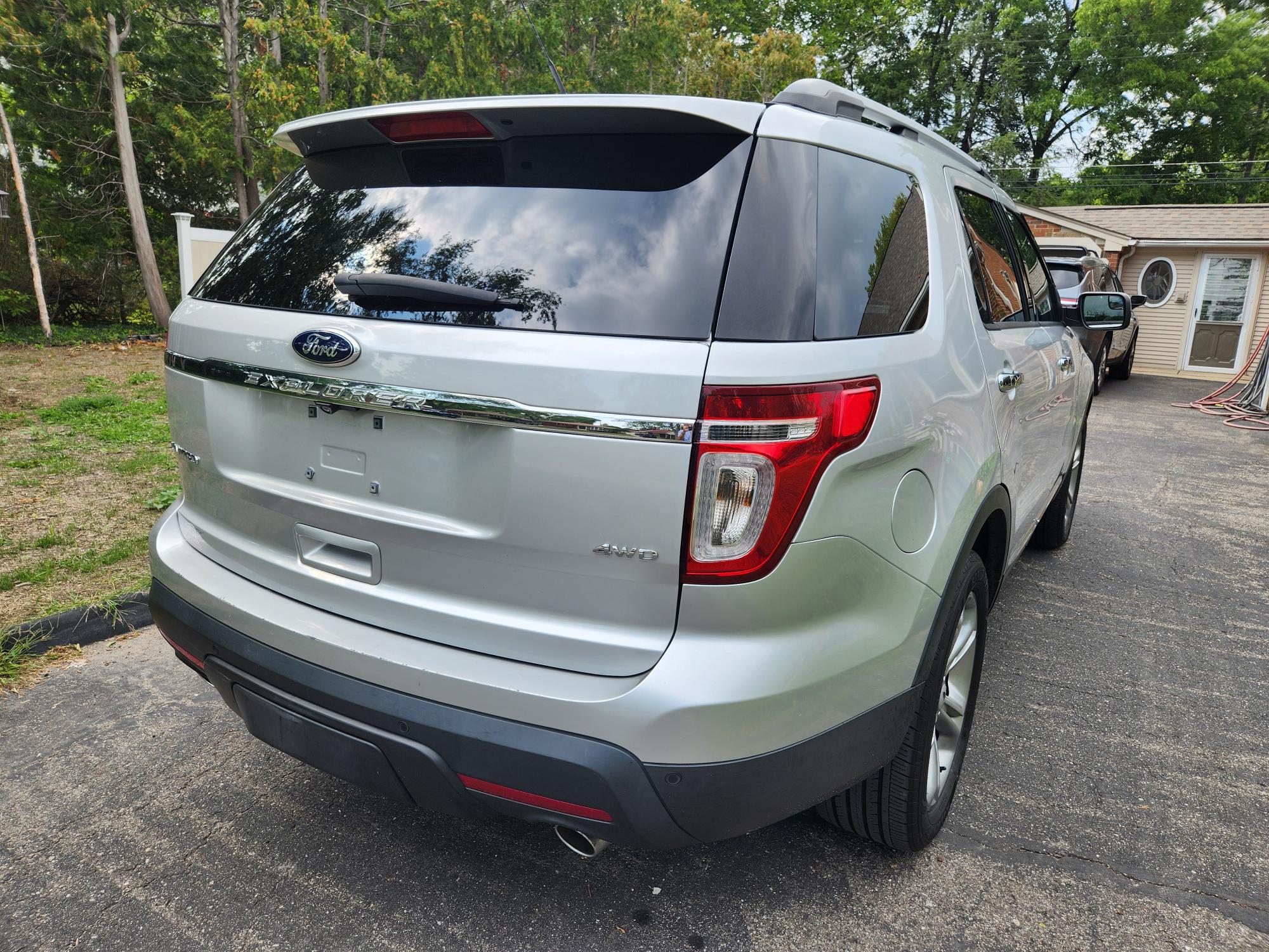 Used 2014 Ford Explorer Limited w/ Equipment Group 301A AWD/4WD image 6