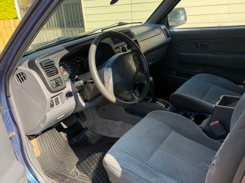 Used 2000 Nissan Frontier XE RWD image 10