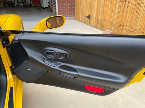 Used 2000 Chevrolet Corvette Convertible w/ Memory Pkg RWD image 13
