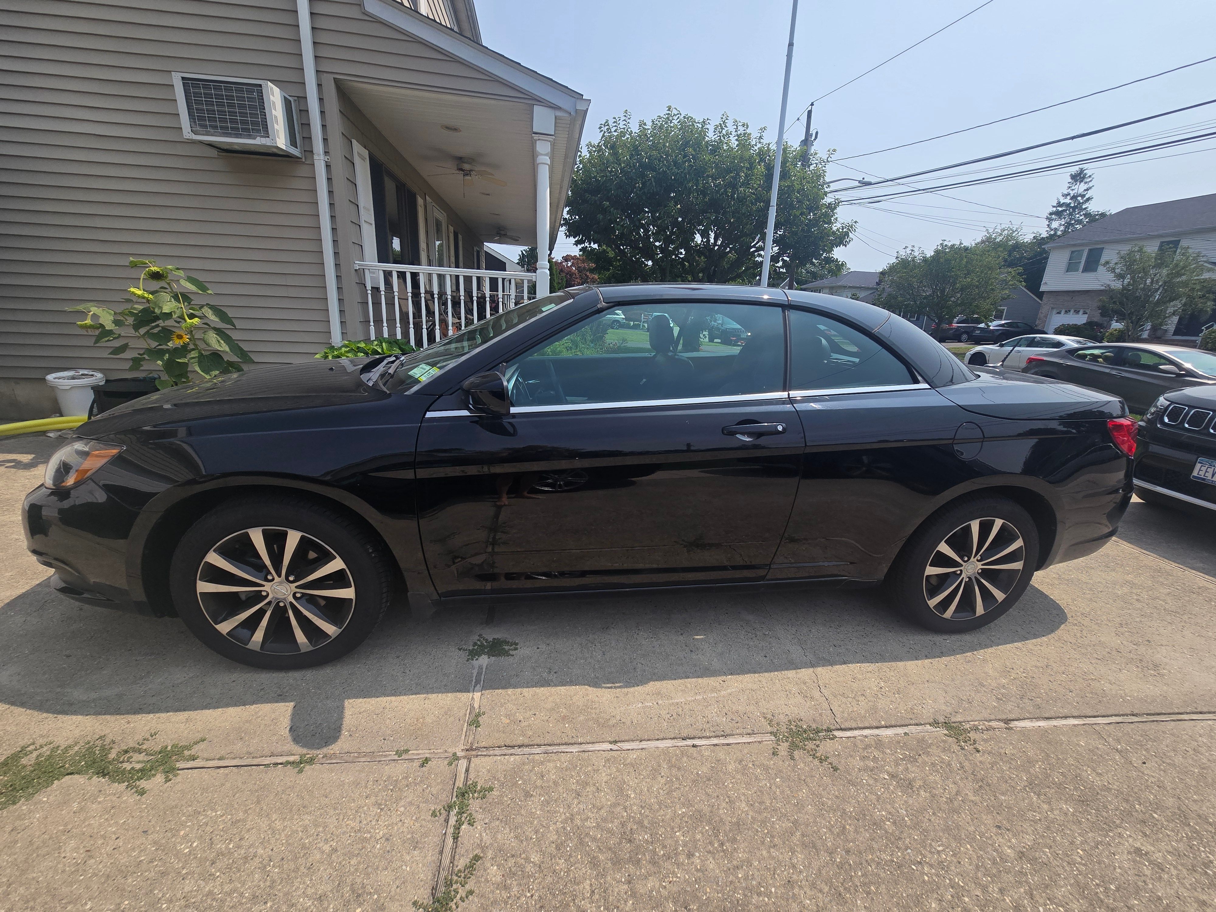 Used 2011 Chrysler 200 S FWD image 1
