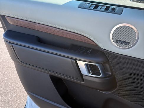 Used 2017 Land Rover Discovery HSE Luxury image 10