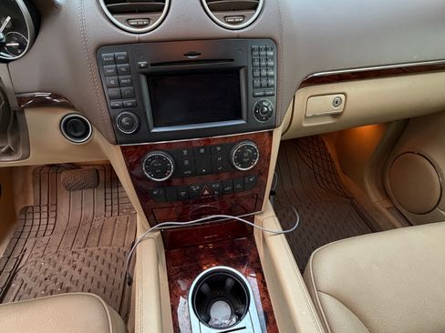 Used 2011 Mercedes-Benz GL 450 4MATIC image 16