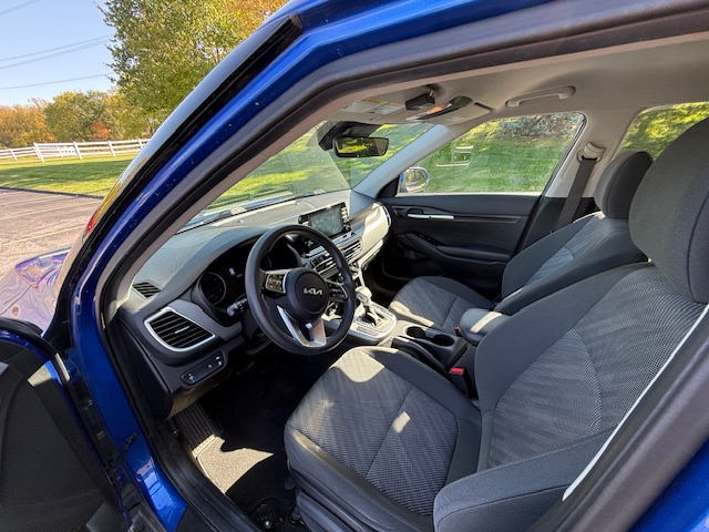 Used 2023 Kia Seltos LX AWD/4WD image 16