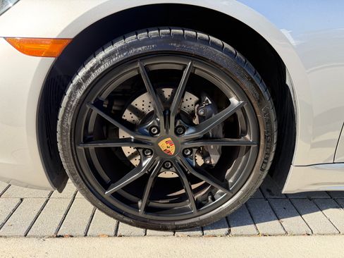 Used 2022 Porsche 718 Cayman image 9