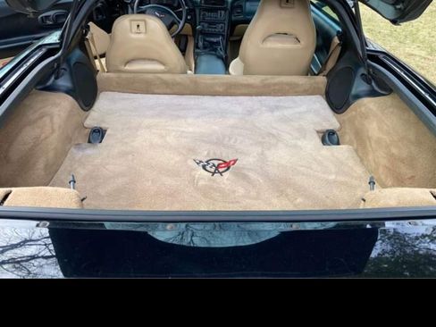 Used 1998 Chevrolet Corvette Coupe w/ Performance Handling Pkg image 4