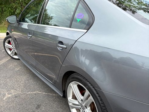 Used 2017 Volkswagen Jetta GLI FWD image 8