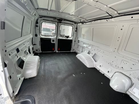 Used 2010 Ford E-250 and Econoline 250 RWD image 16