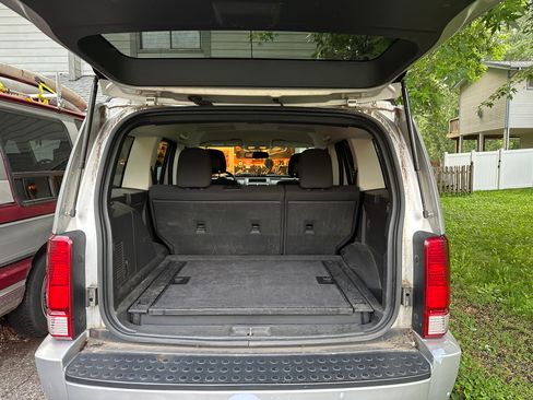 Used 2011 Dodge Nitro SXT image 12