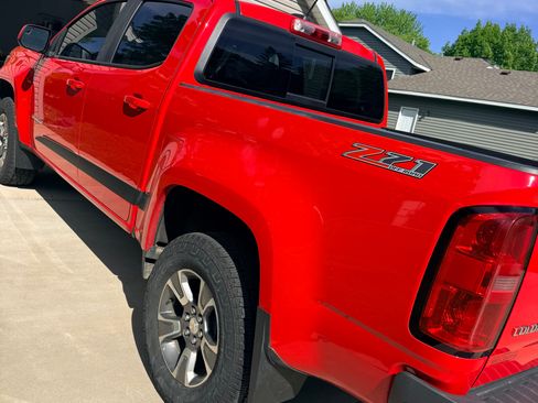 Used 2017 Chevrolet Colorado Z71 AWD/4WD image 6