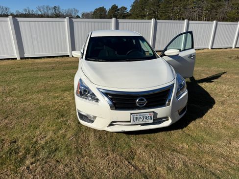 Used 2014 Nissan Altima 2.5 S image 1