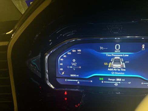 Used 2024 Chevrolet Silverado 3500 LT image 4