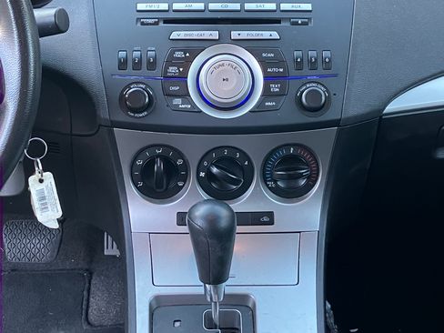 Used 2010 MAZDA MAZDA3 i Touring image 11