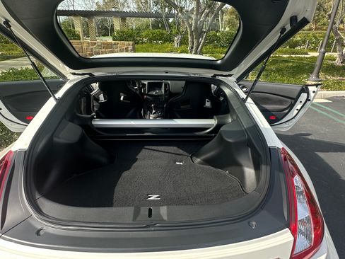 Used 2018 Nissan 370Z NISMO image 12