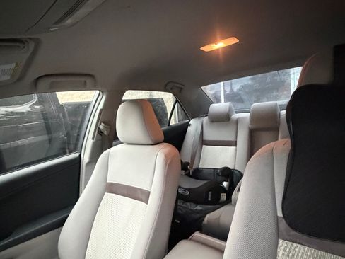 Used 2012 Toyota Camry LE FWD image 12