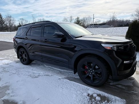 Used 2020 Ford Explorer ST w/ ST Street Pack image 5