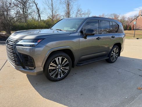 Used 2025 Lexus LX 600 4WD w/ Appearance Package image 1