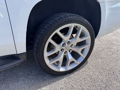 Used 2015 Chevrolet Suburban LT RWD image 2