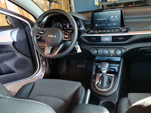 Used 2022 Kia Forte FE Sedan 4D image 11