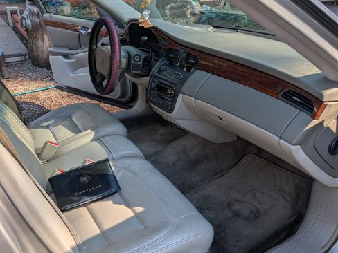 Used 2000 Cadillac De Ville Sedan w/ Comfort/Convenience Pkg image 11