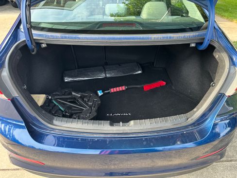 Used 2017 Hyundai Elantra SE FWD image 19