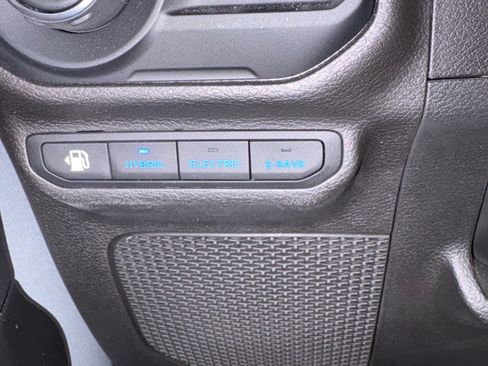 Used 2022 Jeep Wrangler Unlimited Sahara w/ Cold Weather Group image 26