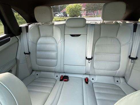 Used 2018 Porsche Macan GTS AWD/4WD image 16