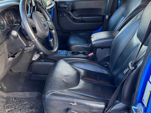 Used 2014 Jeep Wrangler Unlimited Sahara w/ Dual Top Group image 9