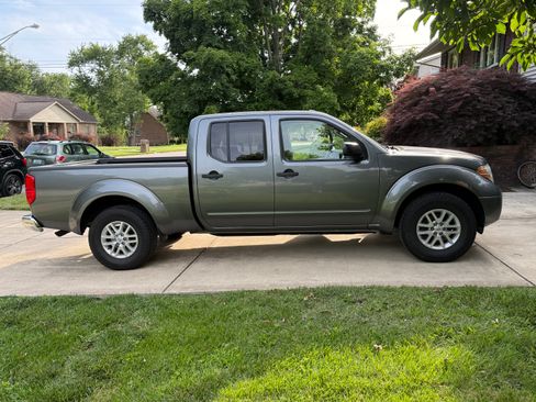 Used 2016 Nissan Frontier SV AWD/4WD image 1