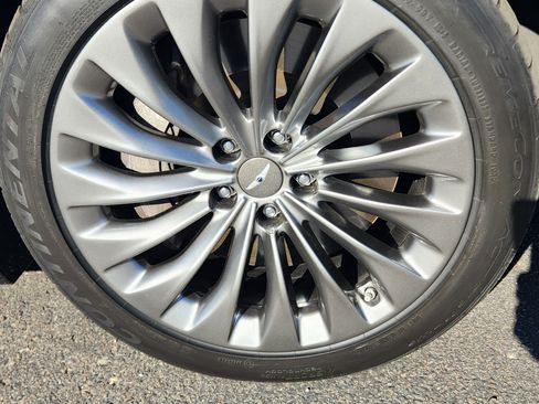 Used 2018 Genesis G90 5.0 Ultimate image 8